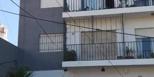 LOCAL, CONSULTORIOS U OFICINAS CON SALA RECEPCION, BAÑOS, PATIO Y AMPLIO SOTANO.