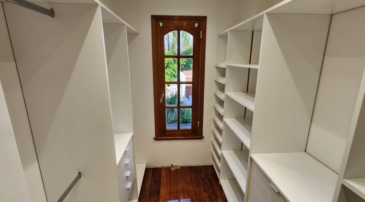 d4b17dd9-2099-4593-be39-0ecfd99d0040